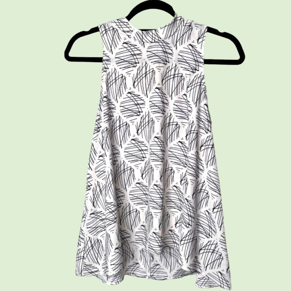 ASTR The Label Sleeveless Mockneck Blouse Small Abstract Line Flowy Black White